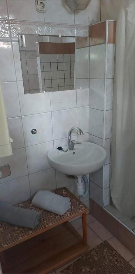 Visszavar-Lak Privat Berlemeny Hotel Badacsonytomaj Bagian luar foto